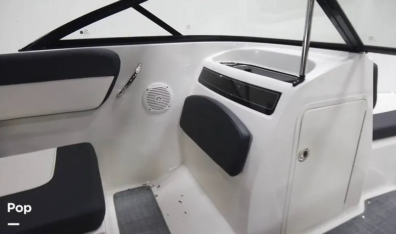 Slide: The Image of Bayliner VR5 2022 - 16316016