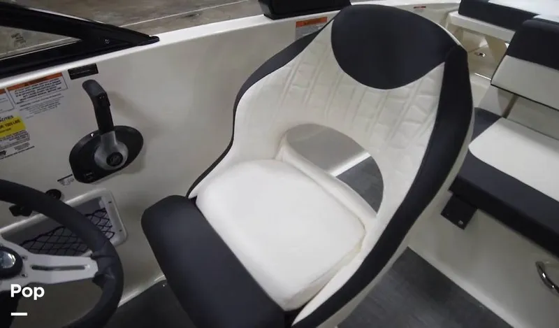 Slide: The Image of Bayliner VR5 2022 - 16316017