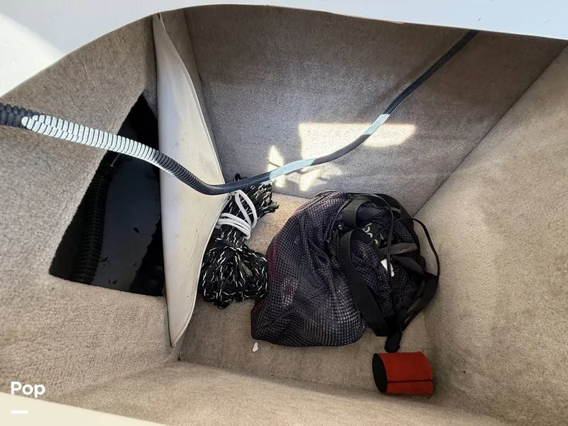 Slide: The Image of Crownline Boats 240EX 2005 - 15965961