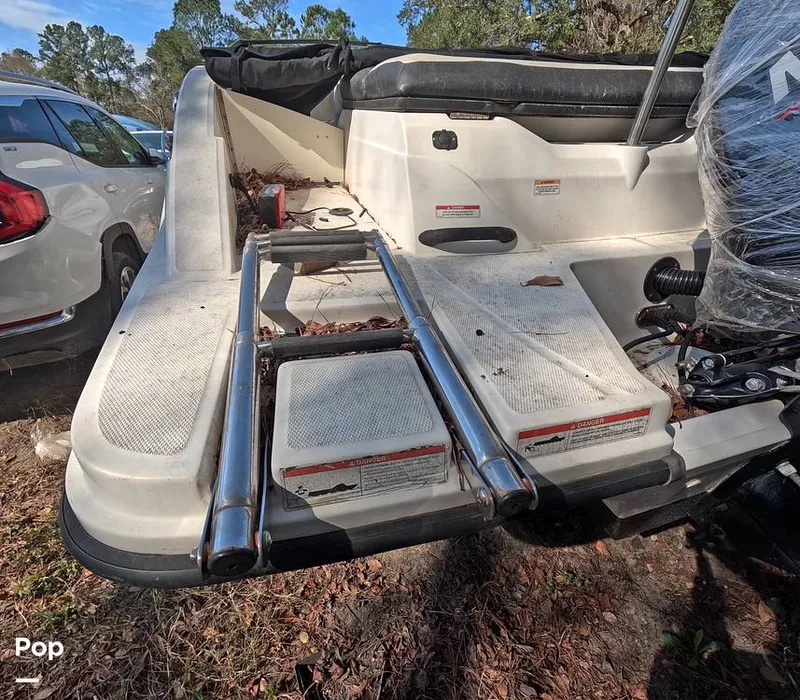 Slide: The Image of Sea Ray SPX 210 2022 - 16217781