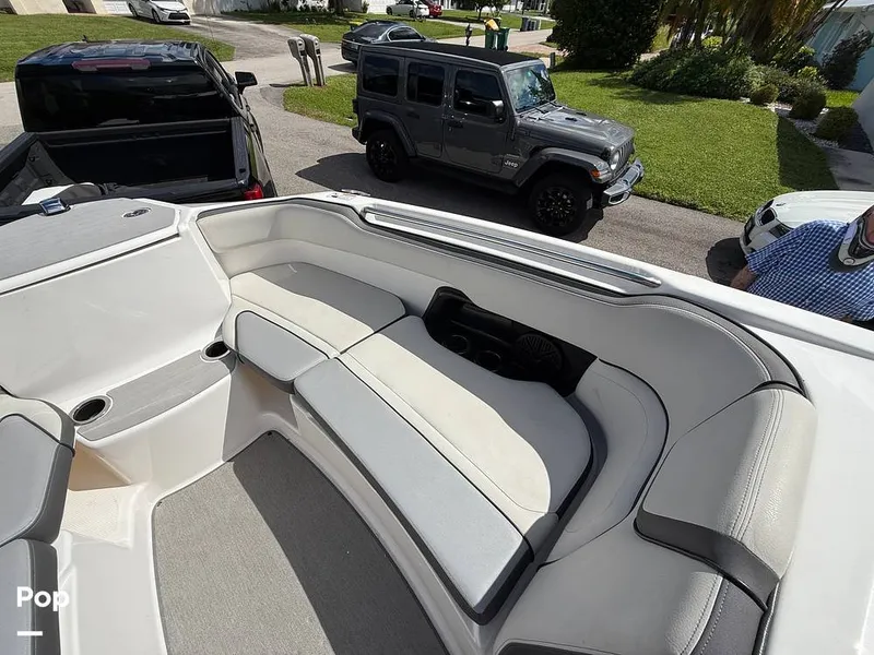 Slide: The Image of Beautiful And Comfortable. - 15874780