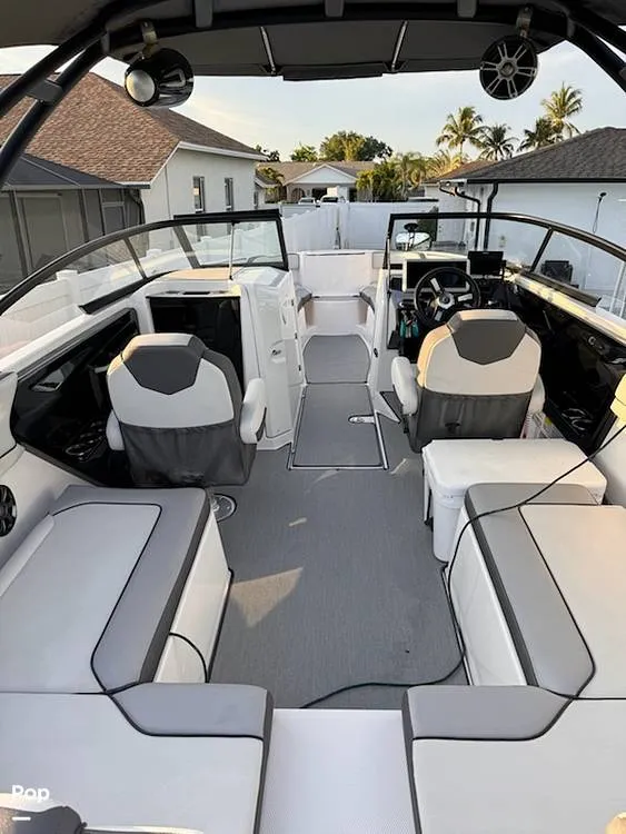 Slide: The Image of Great Condition, One Owner. - 15874964