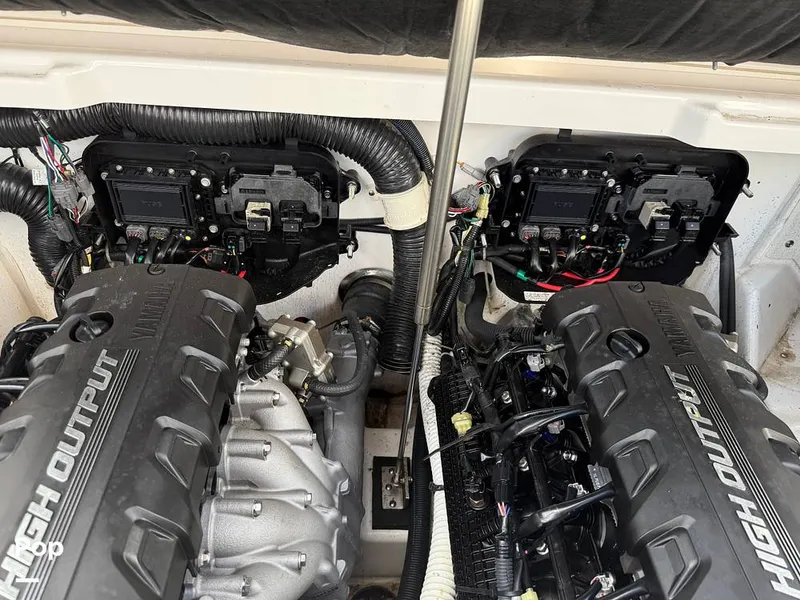 Slide: The Image of Very Clean Engine Apartment. - 15874792