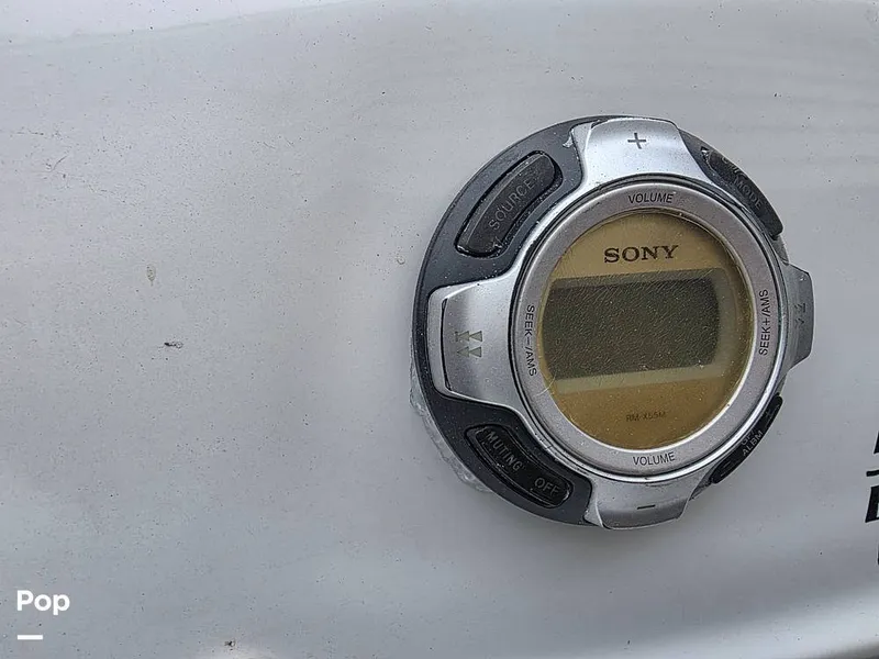 Slide: The Image of Crownline Boats 240 LS 2007 - 15878693