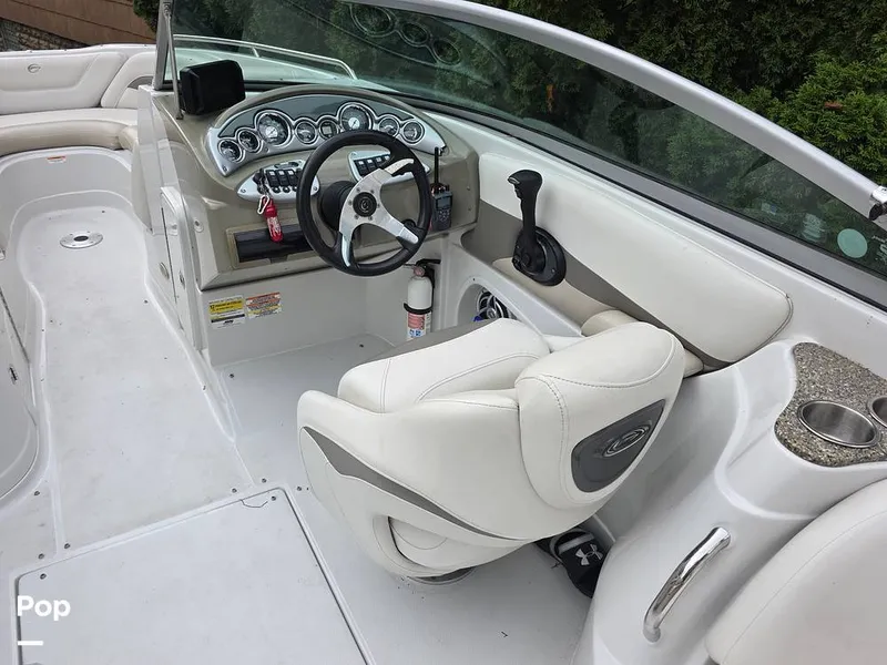 Slide: The Image of Crownline Boats 240 LS 2007 - 15878698