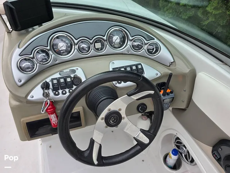 Slide: The Image of Crownline Boats 240 LS 2007 - 15878706