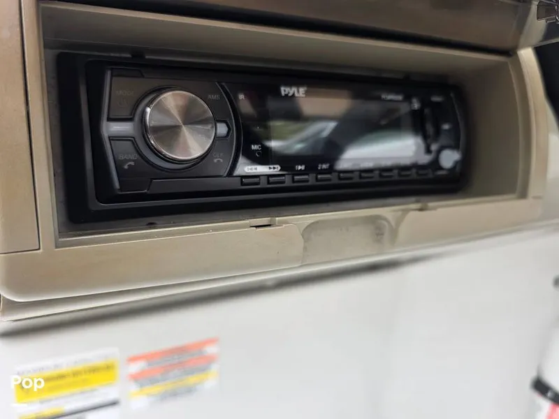 Slide: The Image of Crownline Boats 240 LS 2007 - 15878707