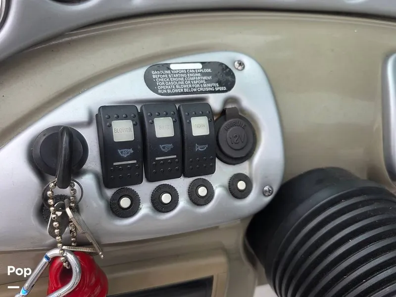 Slide: The Image of Crownline Boats 240 LS 2007 - 15878708