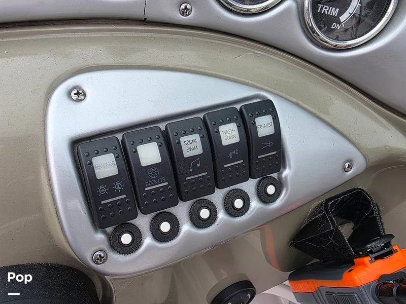 Slide: The Image of Crownline Boats 240 LS 2007 - 15878709