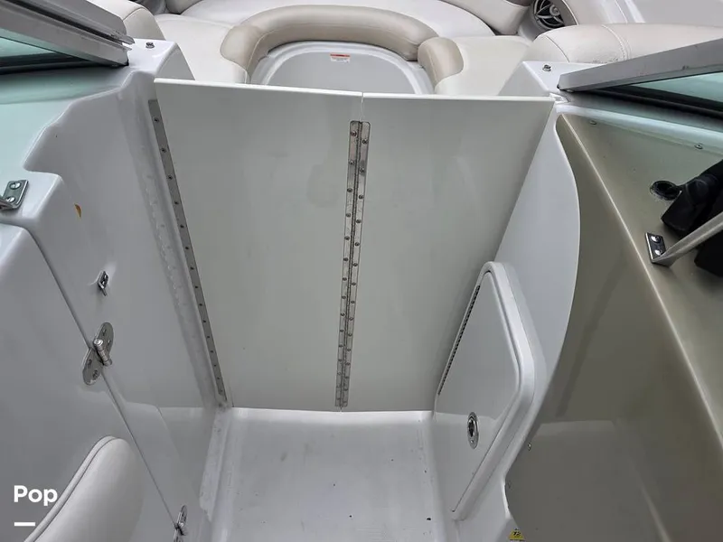 Slide: The Image of Crownline Boats 240 LS 2007 - 15878722