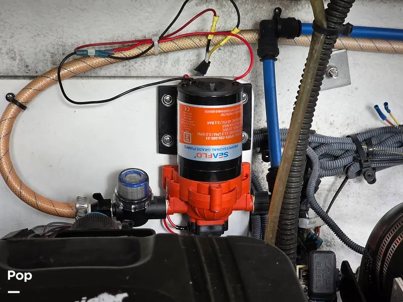 Slide: The Image of Crownline Boats 240 LS 2007 - 15878742