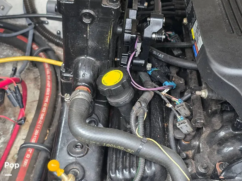 Slide: The Image of Crownline Boats 240 LS 2007 - 15878745