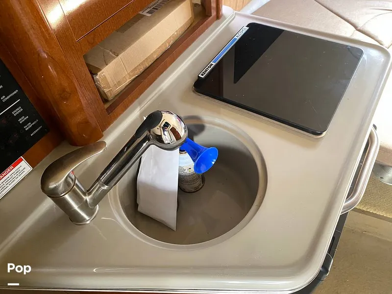 Slide: The Image of Sea Ray 240 Sundancer 2011 - 15906240