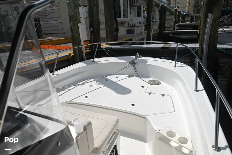 Slide: The Image of Boston Whaler 21 Montauk 2024 - 15858710