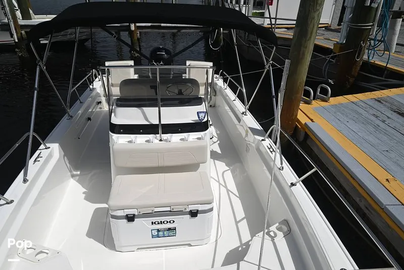 Slide: The Image of Boston Whaler 21 Montauk 2024 - 15858718