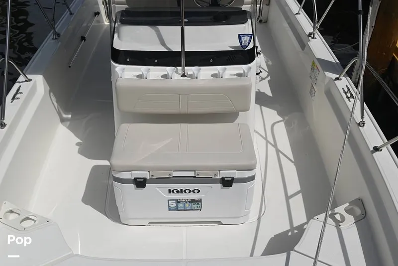 Slide: The Image of Boston Whaler 21 Montauk 2024 - 15858717