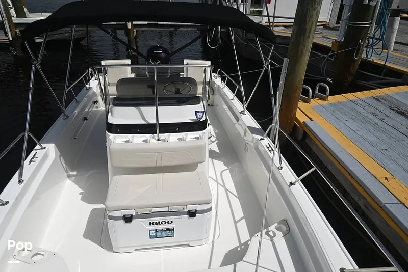 Slide: The Image of Boston Whaler 21 Montauk 2024 - 15858719