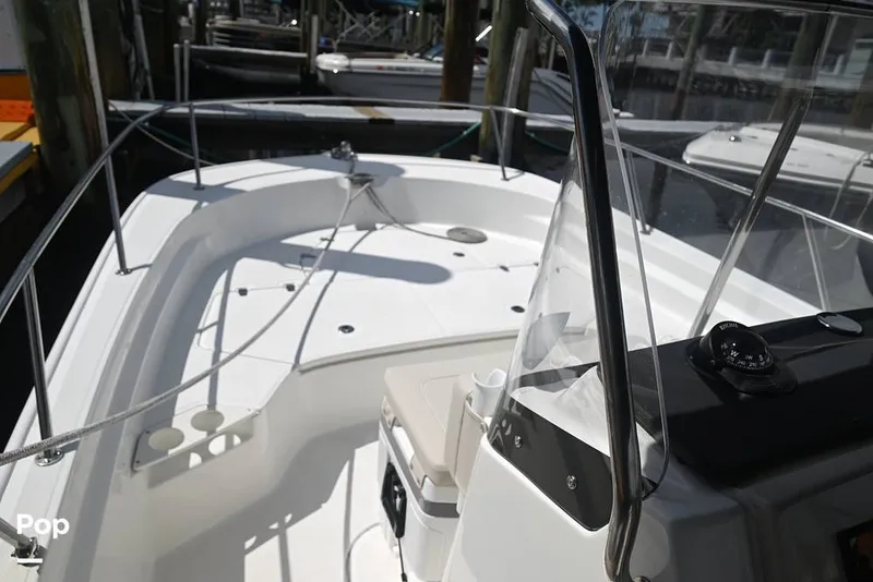 Slide: The Image of Boston Whaler 21 Montauk 2024 - 15858702