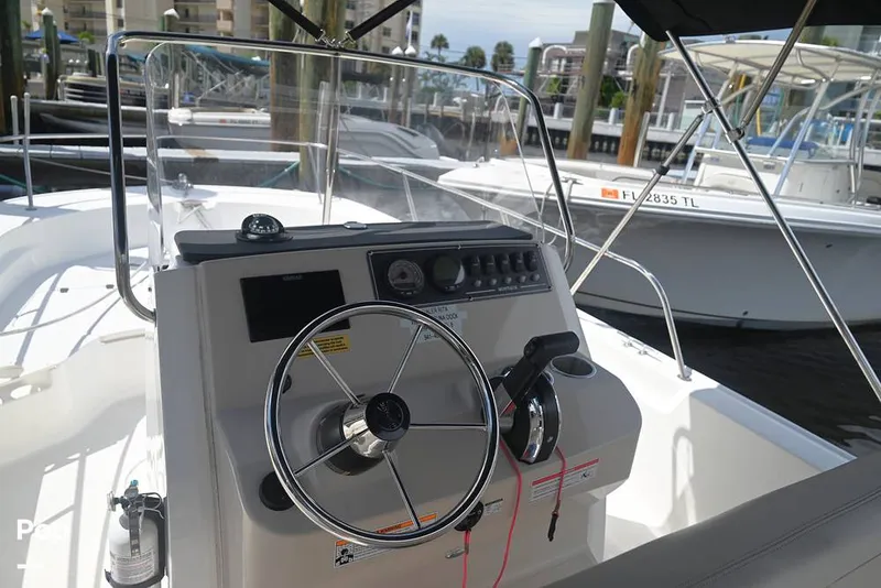 Slide: The Image of Boston Whaler 21 Montauk 2024 - 15858690