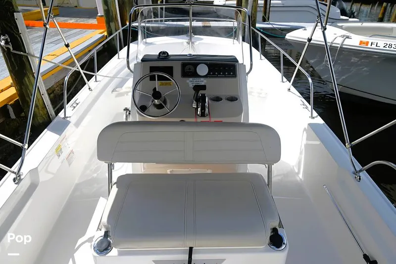 Slide: The Image of Boston Whaler 21 Montauk 2024 - 15858681