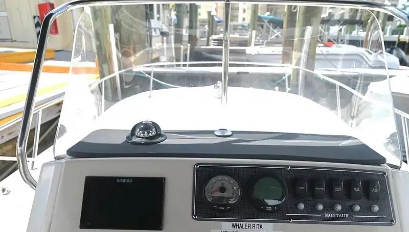 Slide: The Image of Boston Whaler 21 Montauk 2024 - 15862636