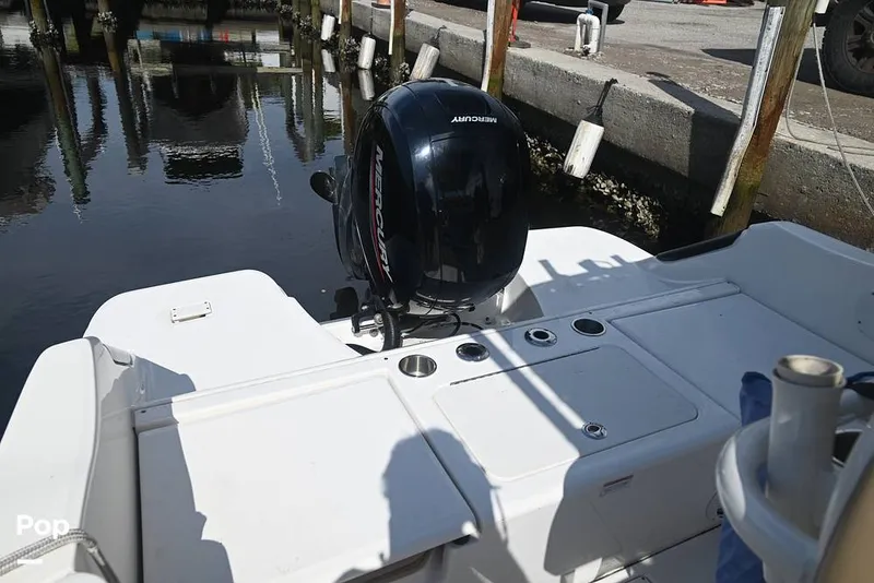 Slide: The Image of Boston Whaler 21 Montauk 2024 - 15858657