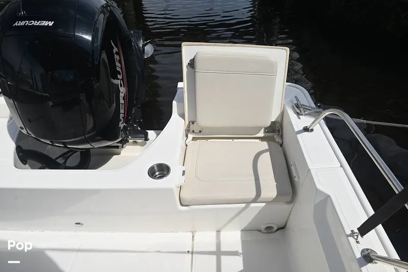 Slide: The Image of Boston Whaler 21 Montauk 2024 - 15858670