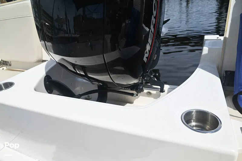 Slide: The Image of Boston Whaler 21 Montauk 2024 - 15858679