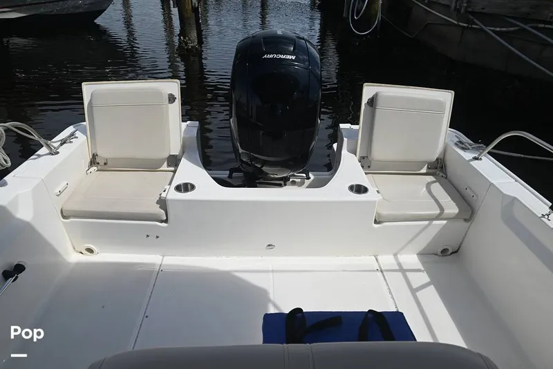 Slide: The Image of Boston Whaler 21 Montauk 2024 - 15858674