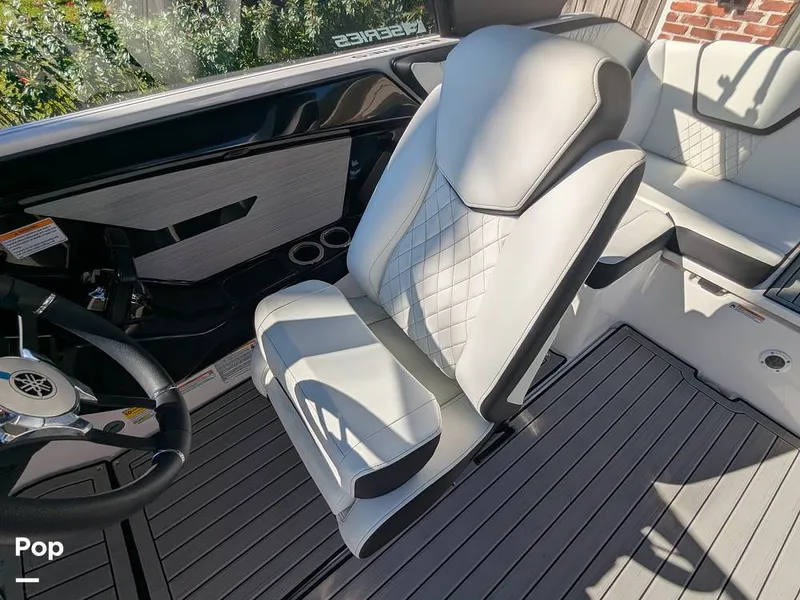 Slide: The Image of Flod Up Captains Chair - 16020420