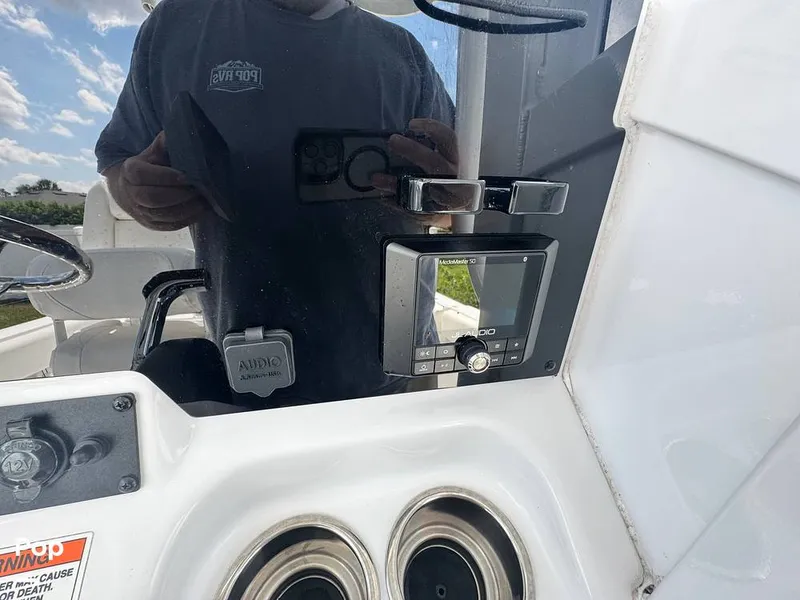 Slide: The Image of Sea Hunt Ultra 235 SE 2018 - 15876723