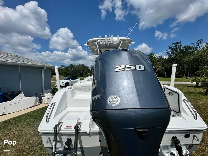 Slide: The Image of Sea Hunt Ultra 235 SE 2018 - 15876713