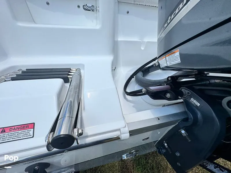 Slide: The Image of Sea Hunt Ultra 235 SE 2018 - 15876748