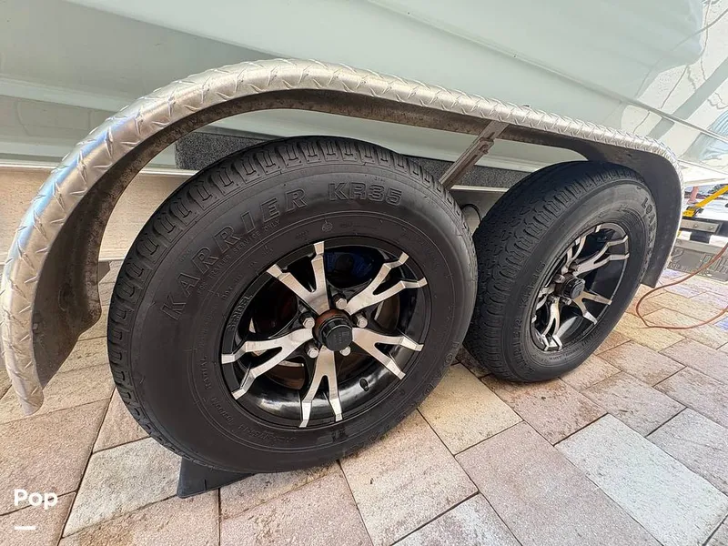 Slide: The Image of Sea Pro 240 DLX 2025 - 15949112