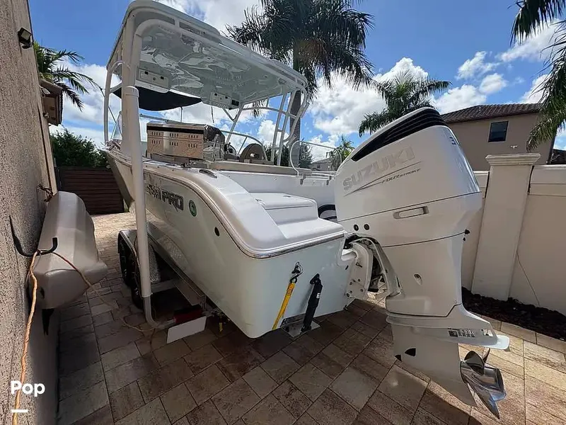 Slide: The Image of Sea Pro 240 DLX 2025 - 15971024