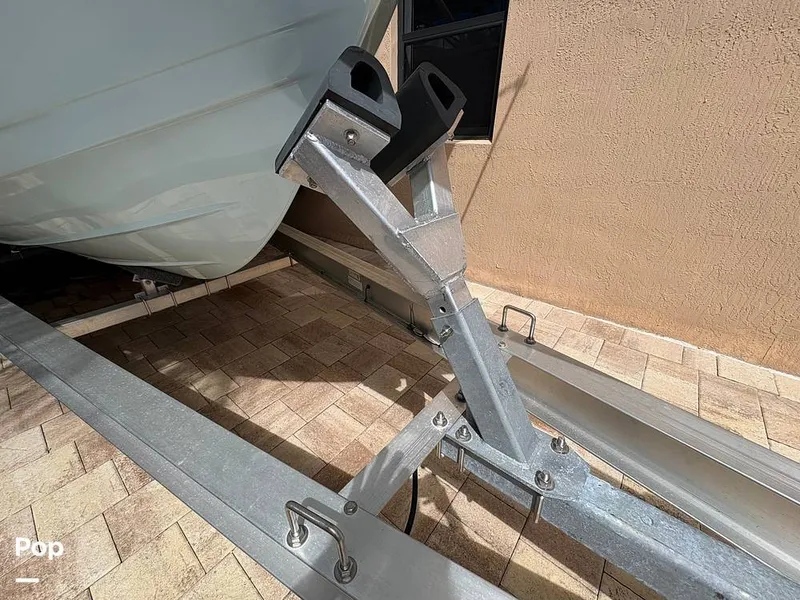 Slide: The Image of Sea Pro 240 DLX 2025 - 15909829