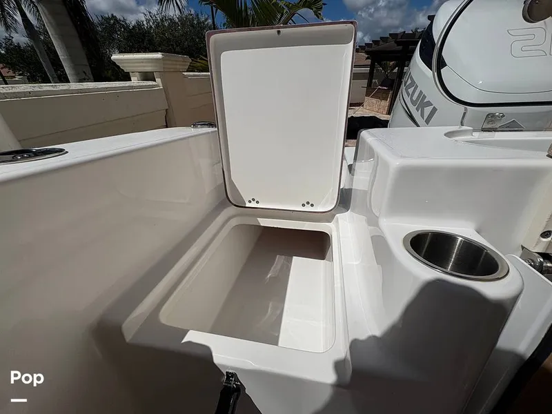 Slide: The Image of Sea Pro 240 DLX 2025 - 15909848