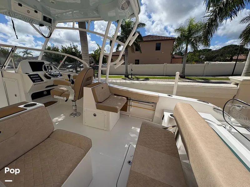 Slide: The Image of Sea Pro 240 DLX 2025 - 15949133