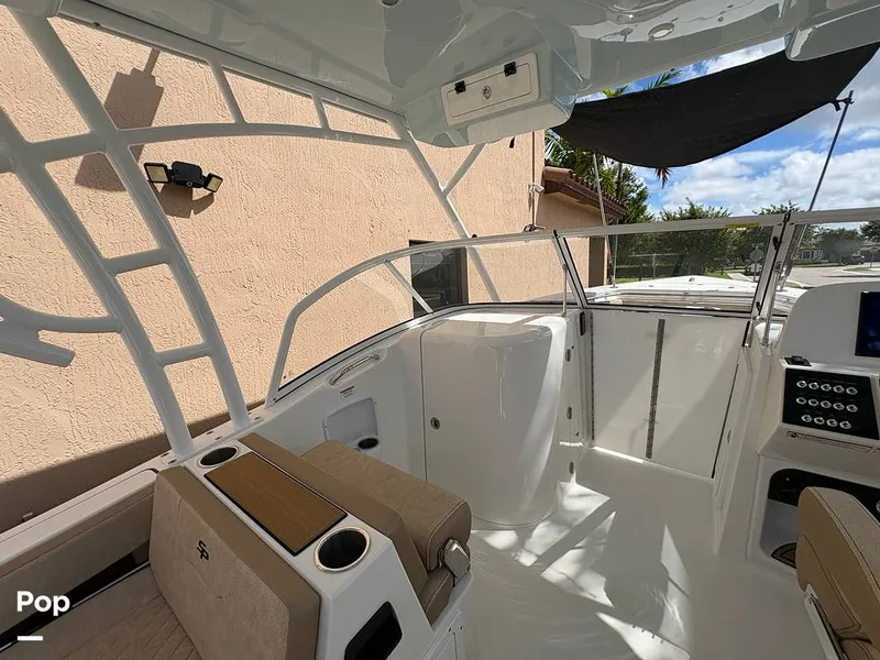 Slide: The Image of Sea Pro 240 DLX 2025 - 15949003