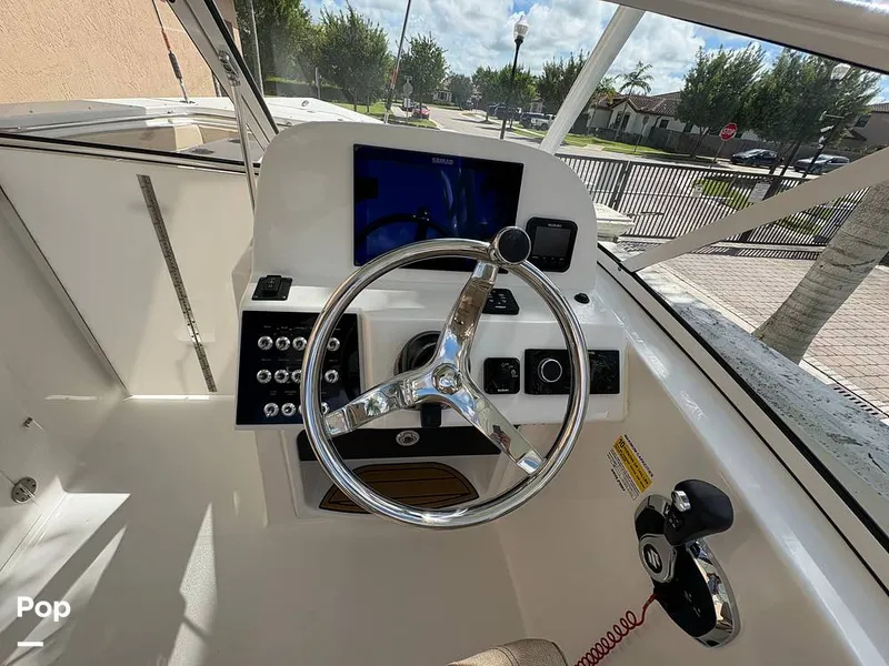 Slide: The Image of Sea Pro 240 DLX 2025 - 15949048