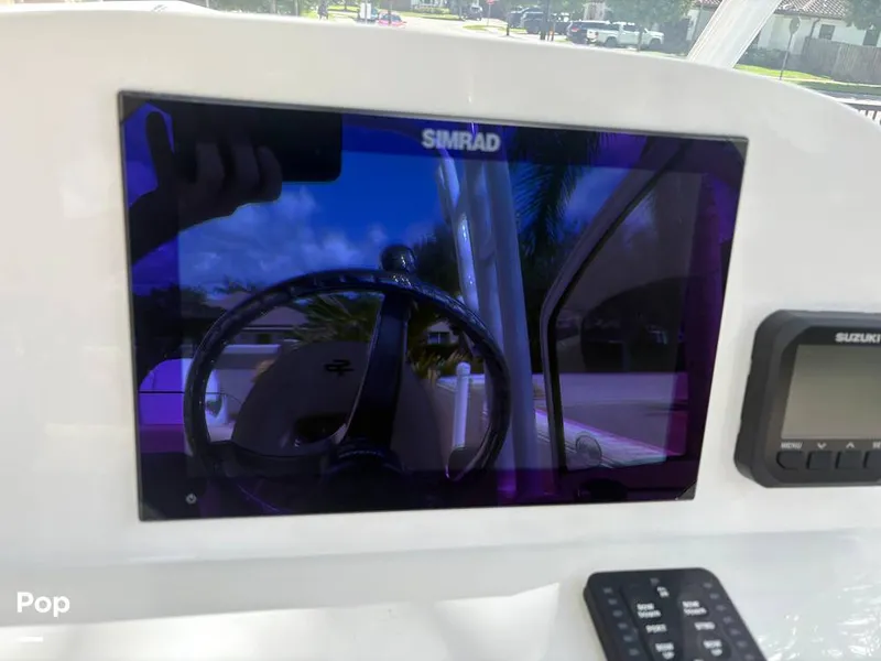 Slide: The Image of Sea Pro 240 DLX 2025 - 15949053