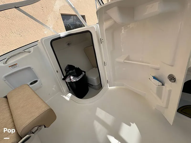 Slide: The Image of Sea Pro 240 DLX 2025 - 15949061