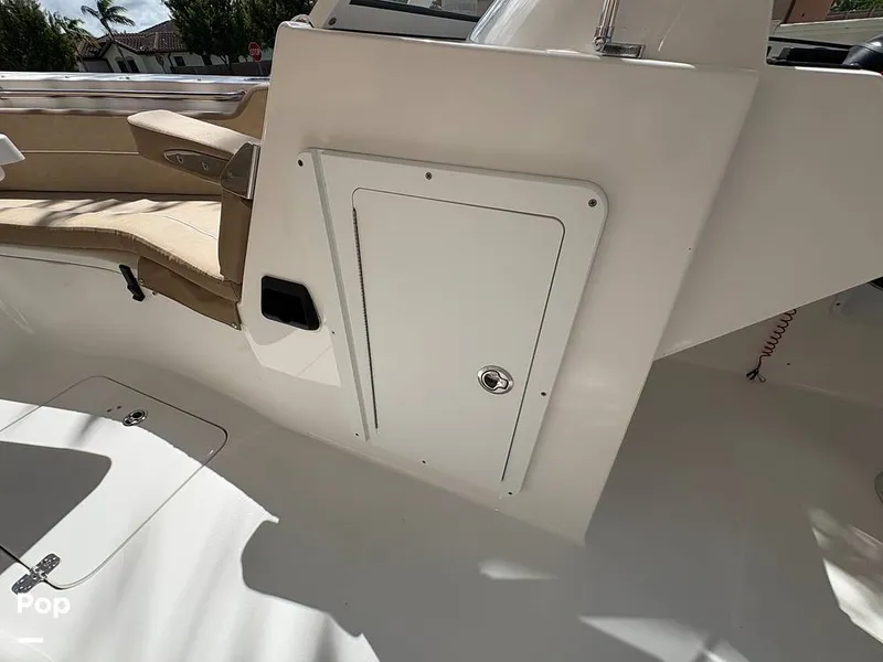 Slide: The Image of Sea Pro 240 DLX 2025 - 15949104