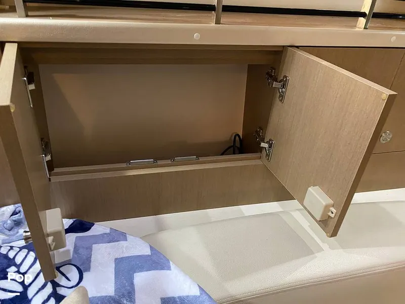 Slide: The Image of Sea Ray 330 Sundancer 2015 - 15895211