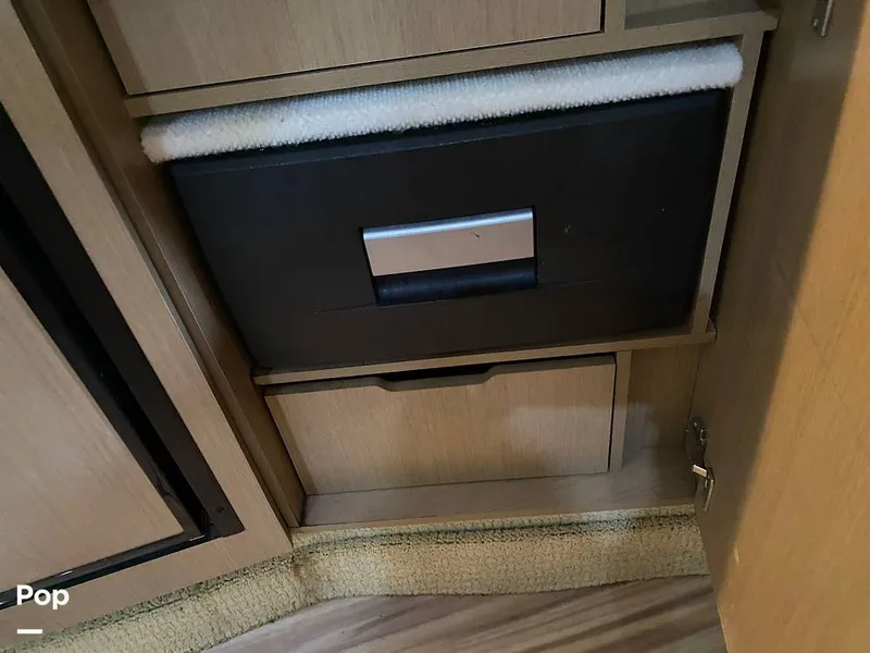 Slide: The Image of Sea Ray 330 Sundancer 2015 - 15895214