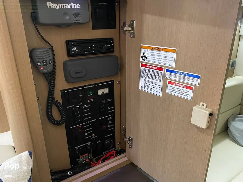 Slide: The Image of Sea Ray 330 Sundancer 2015 - 15895278