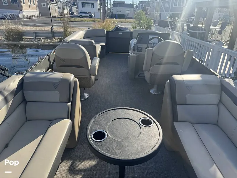 Slide: The Image of Viaggio Lago L22U 2023 - 15972762