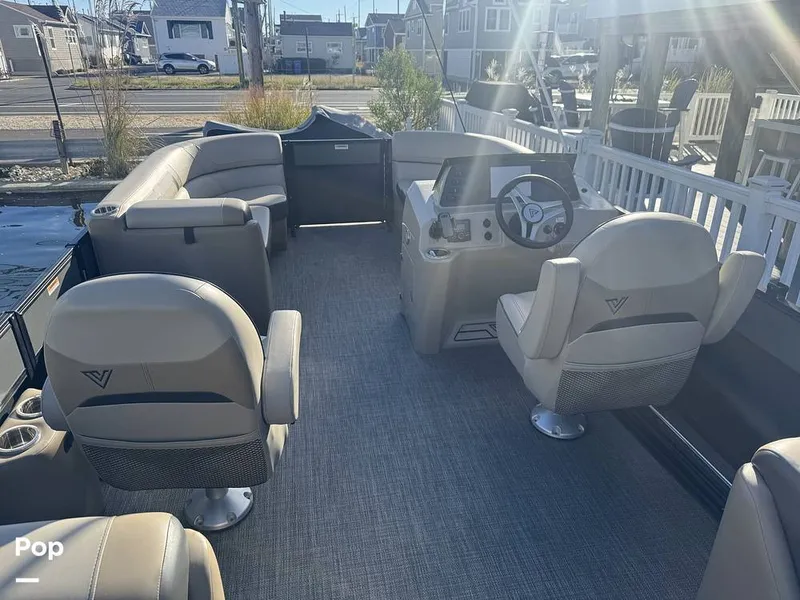 Slide: The Image of Viaggio Lago L22U 2023 - 15972764