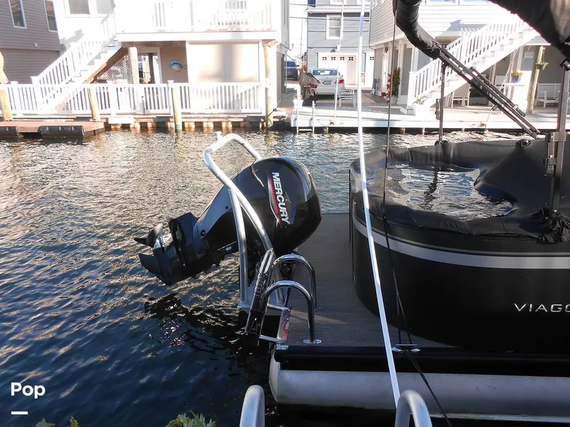 Slide: The Image of Viaggio Lago L22U 2023 - 15963909