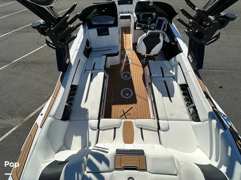 Slide: The Image of Mastercraft X24 2024 - 16171011